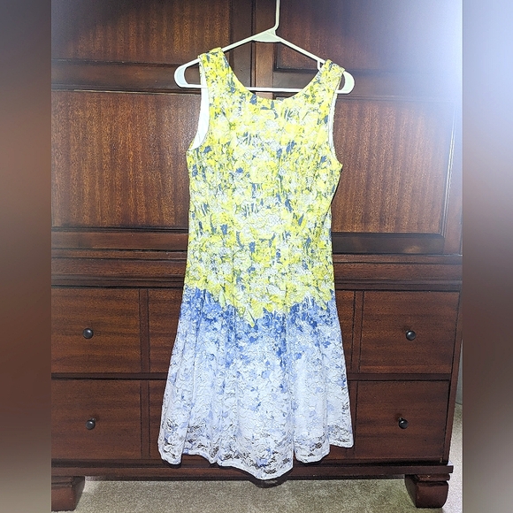 Gabby Skye Dresses & Skirts - Gabby Skye Floral Dress / Gabby Skye Lace Dress